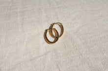 Load image into Gallery viewer, VINTAGE 14K OVAL HOOPS
